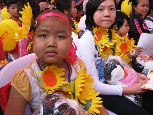 Thousands of sunflowers to help brave children with cancer